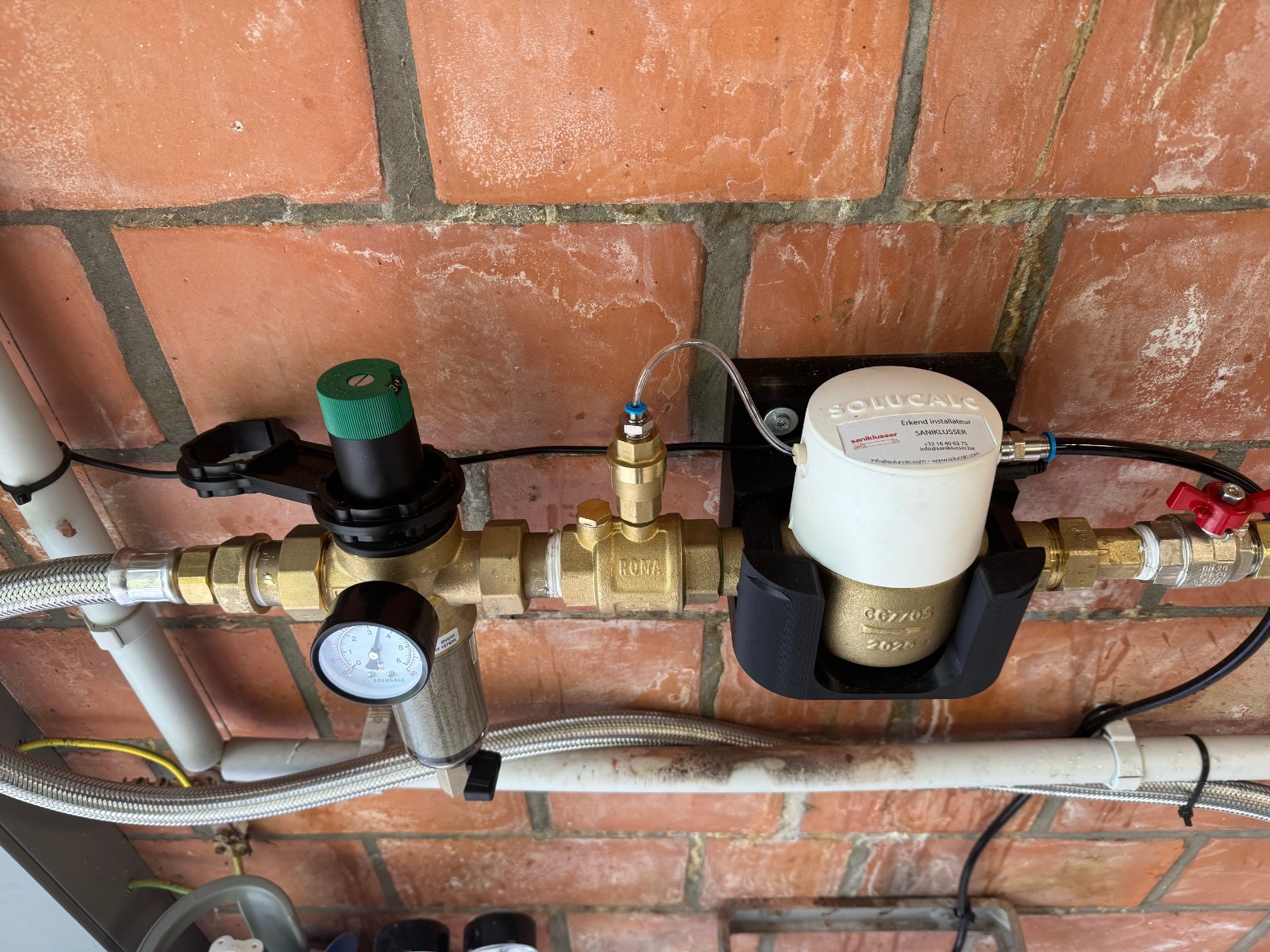 SoluCalc® unit geïnstalleerd door Saniklusser — erkend installateur